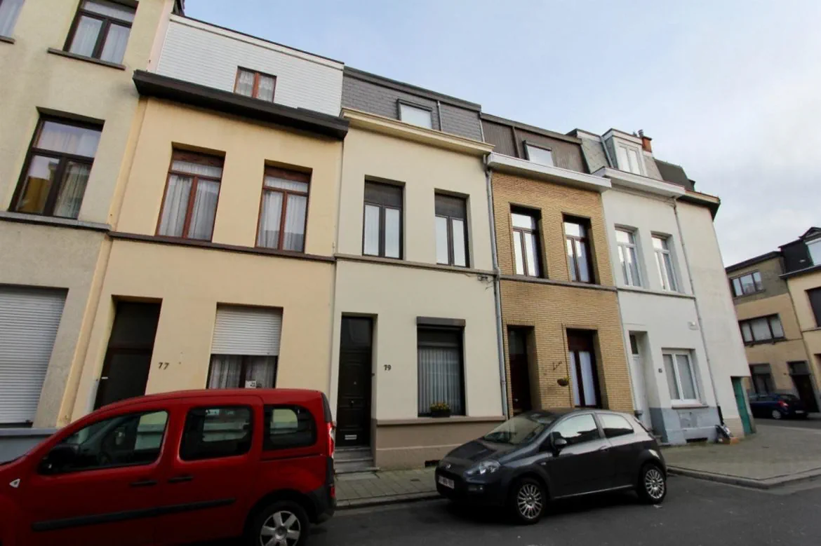 Betaalbaar Wonen in Antwerpen: 7 Gerenoveerde Kamers met Gedeelde Voorzieningen